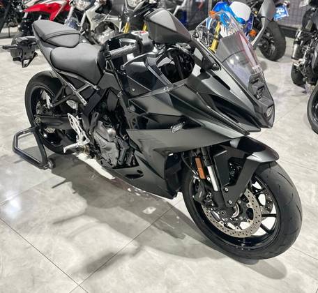 SUZUKI GSX-8R 